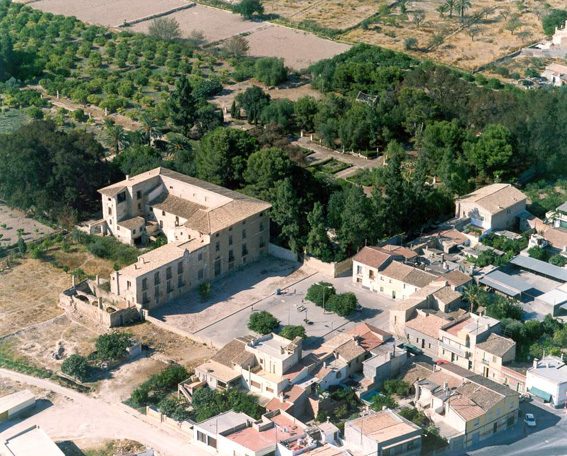 Vista aérea del palacio y los jardines de Peñacerrada, en Mutxamel