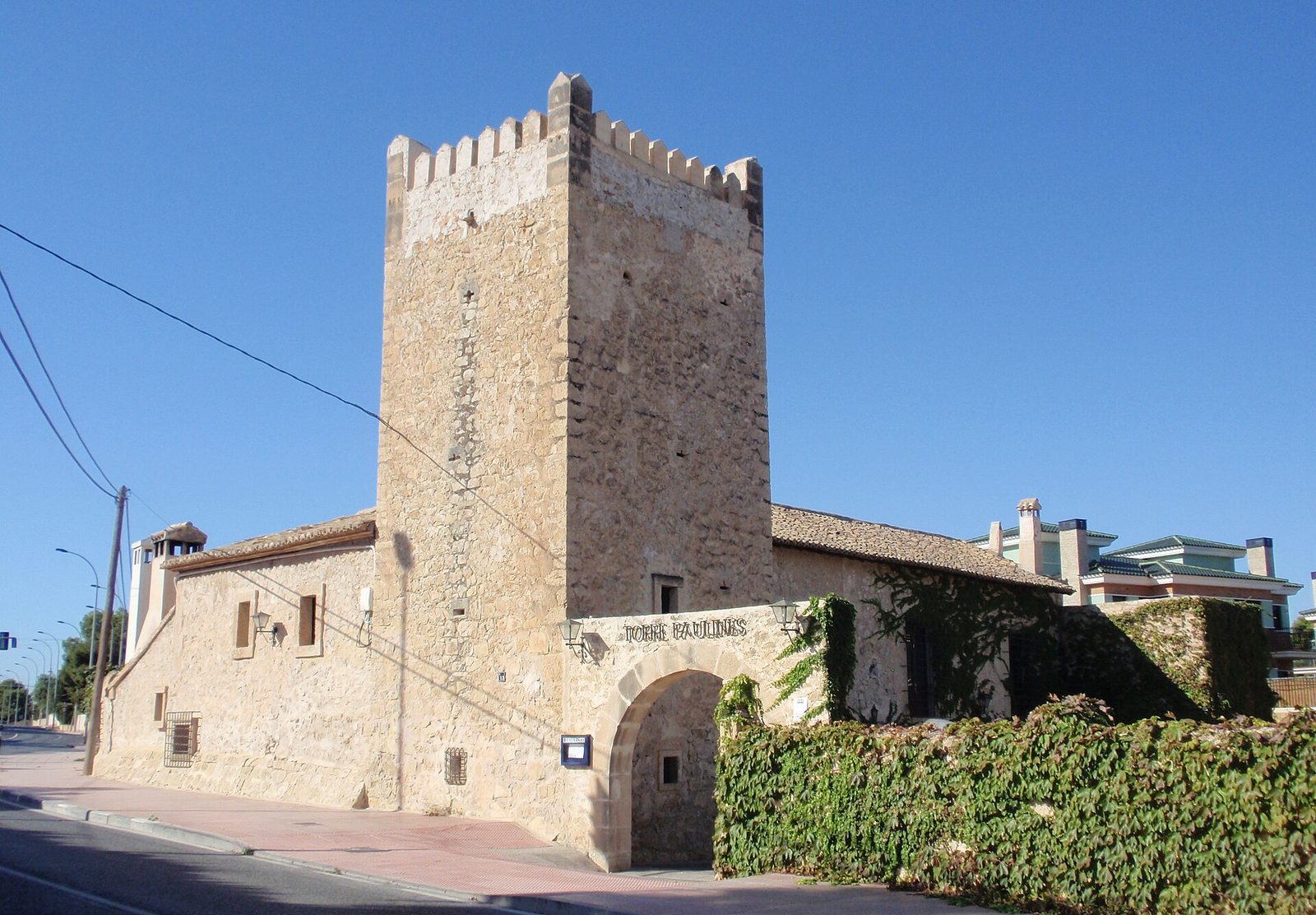 La Torre de les Paulines, torre almenada de defensa de la huerta de Mutxamel